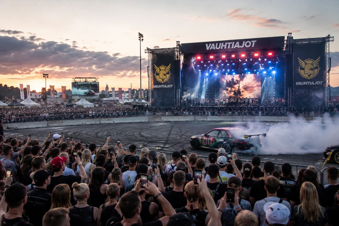 Vauhtiajo festivaali ja driftinginäytös.