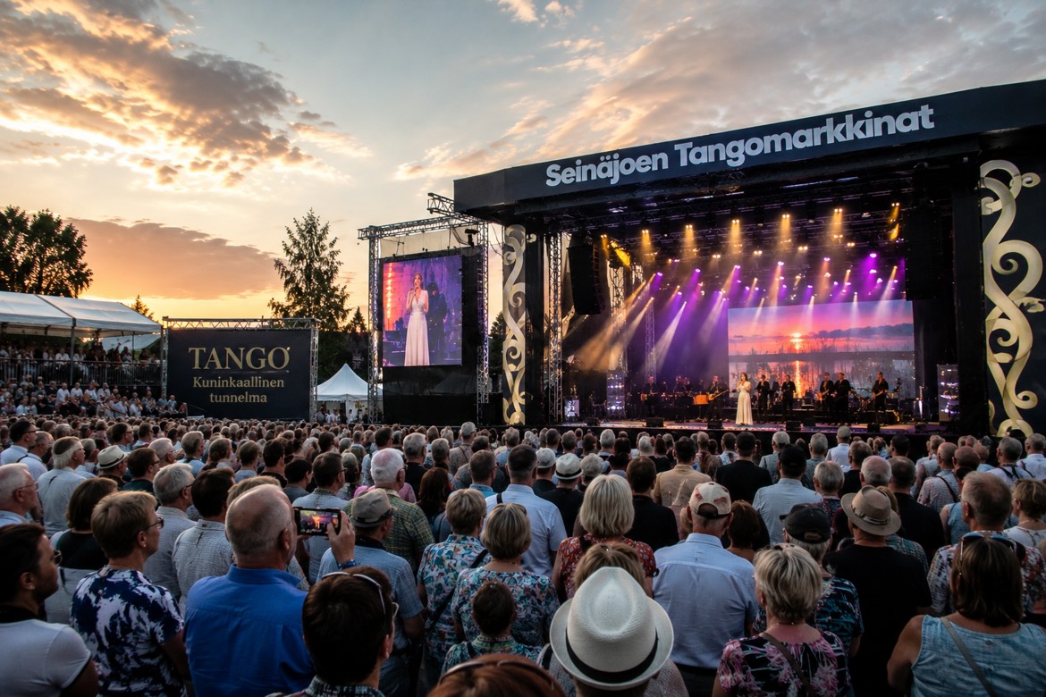 Seinäjoen Tangomarkkinat auringonlaskussa.
