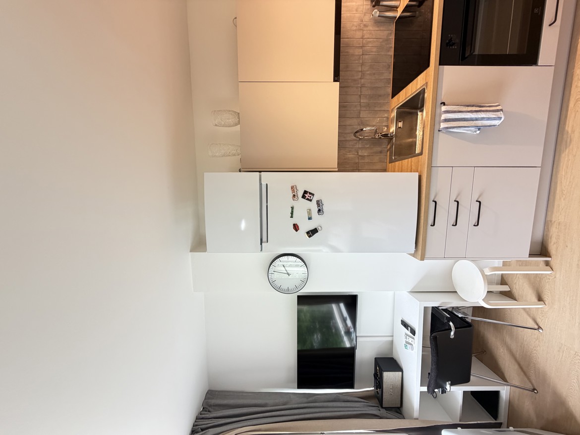 Festarimajoitus Helsinki - Bluetooth kaiutin, Google TV, työpiste, nopea Wi-Fi 300M
