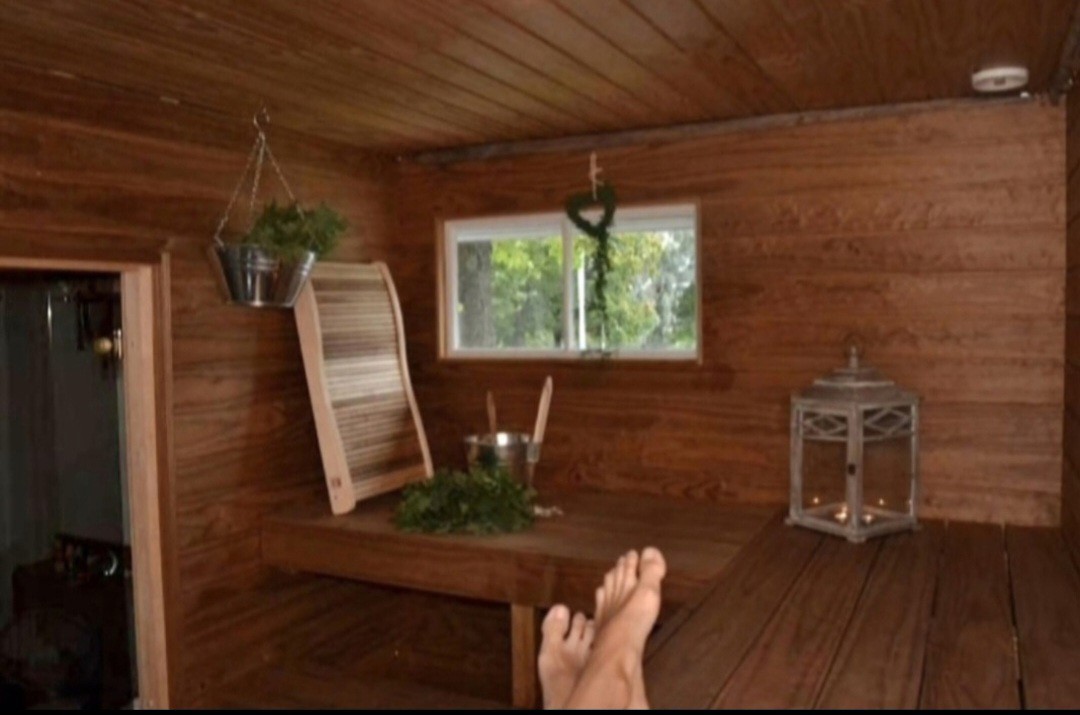 Festarimajoitus Tampere - Tilava sauna, hyvät löylyt, sähkökiuas. Mahtuu kaikki 6 kerralla lauteille.
