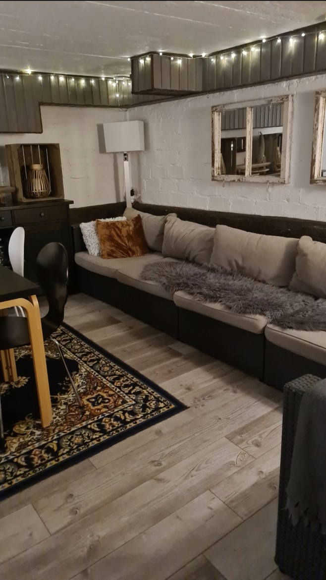 Festarimajoitus Tampere - Alakertaa. Patjat kolmelle.