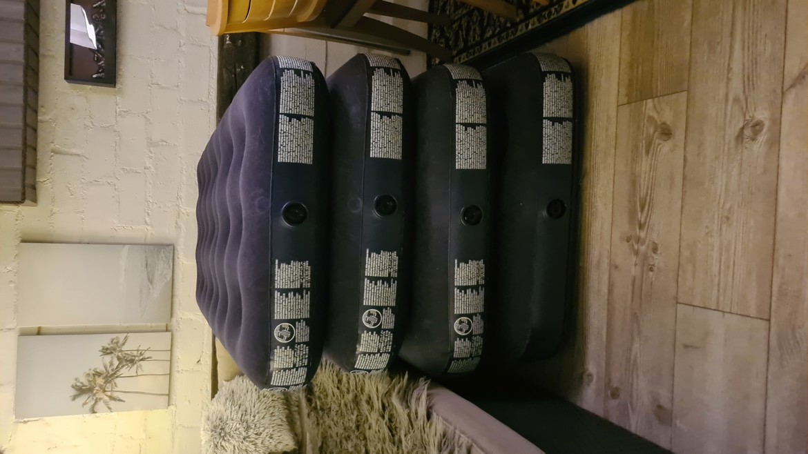 Festarimajoitus Tampere - Patja punkat kuudelle. 3 ylös, 3 alas.