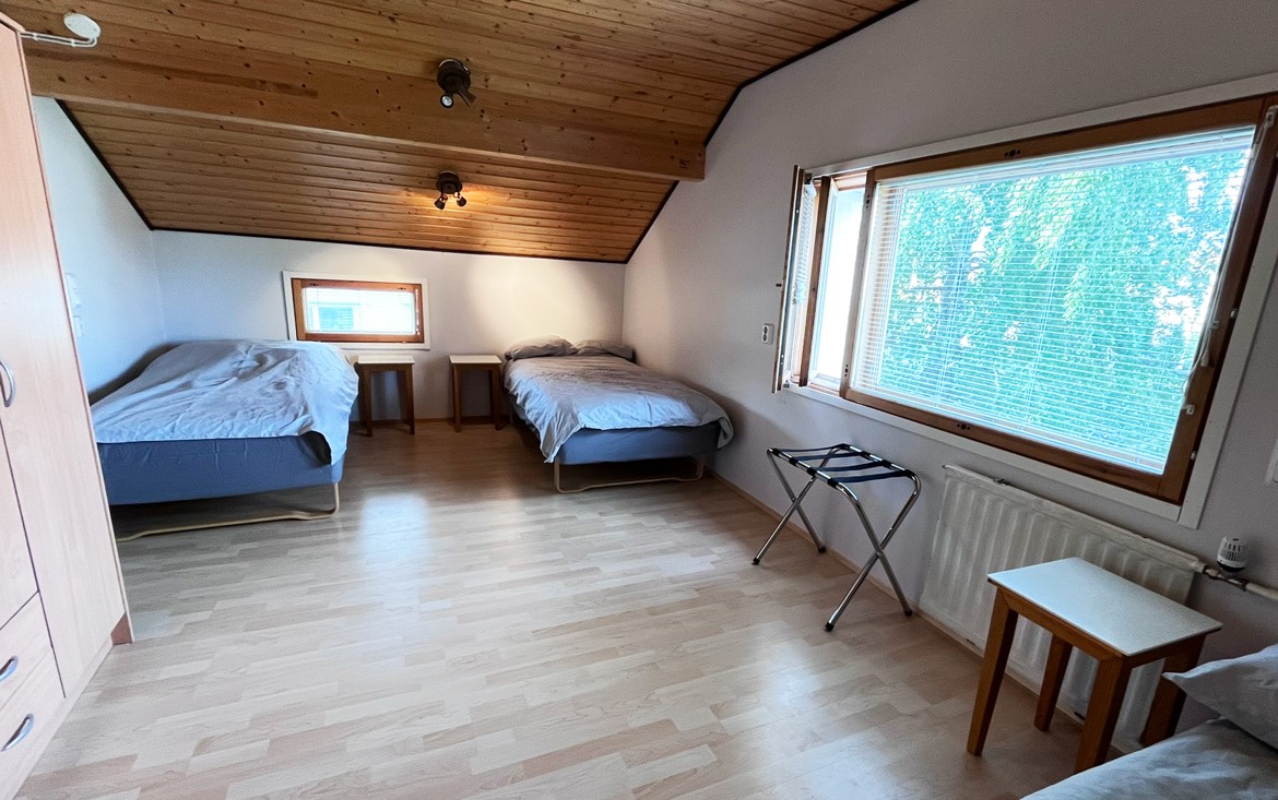 Festarimajoitus Tampere - Yläkerran pieni makuuhuone